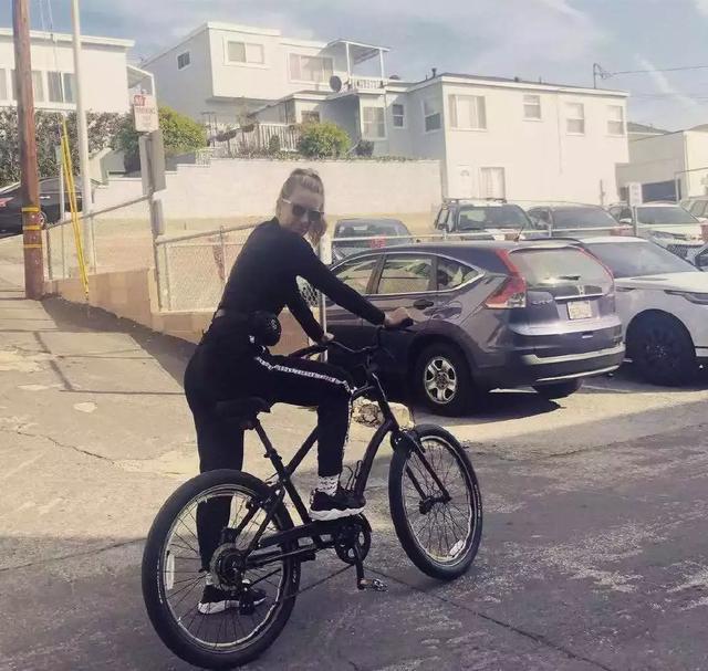 阿扎伦卡官方宣布晋级下一阶段新规，塞尔维亚队引发争议！赛场气氛高涨的简单介绍-爱游戏